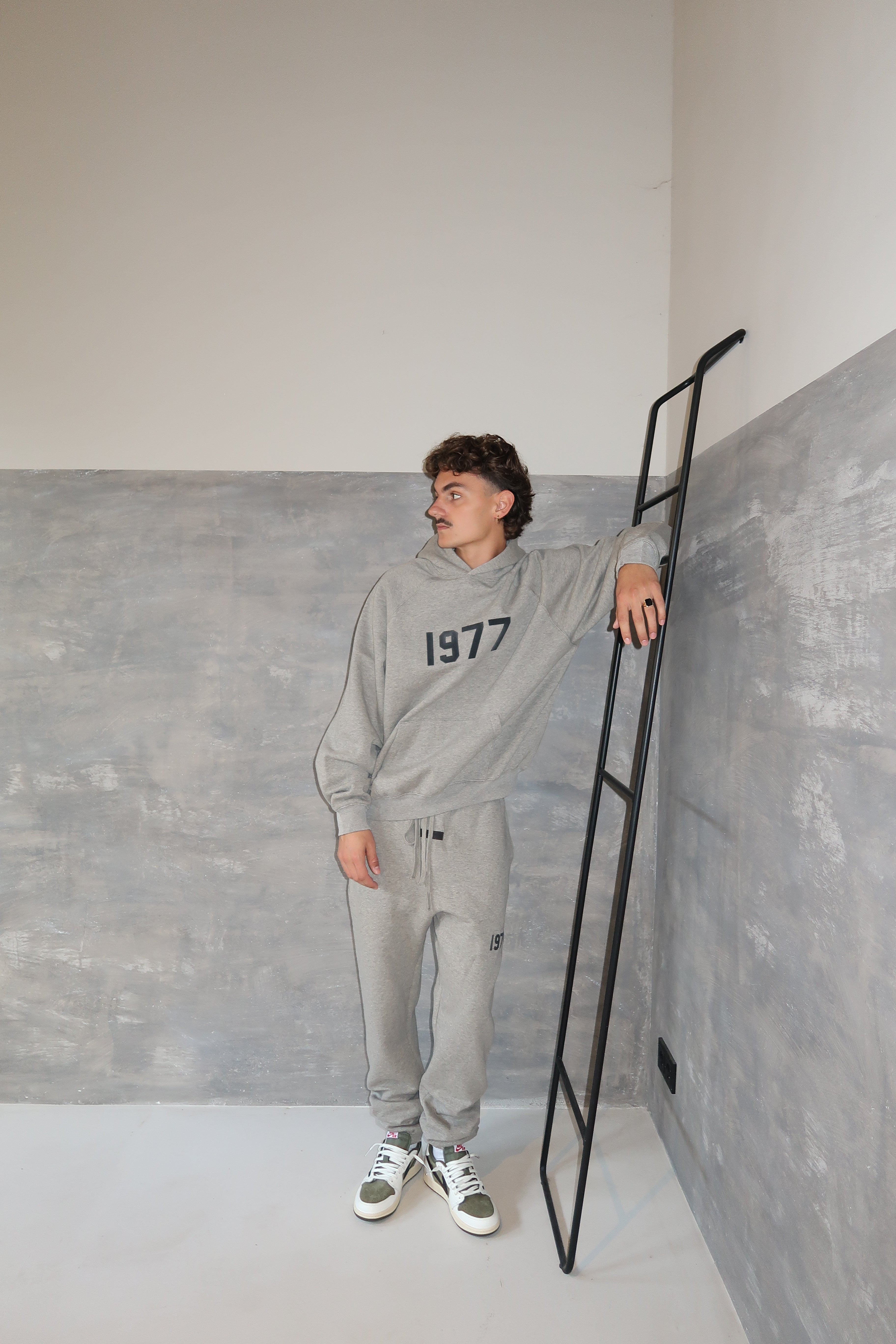 Fear of God Essentials 1977 Dark Oatmeal Lange Broek